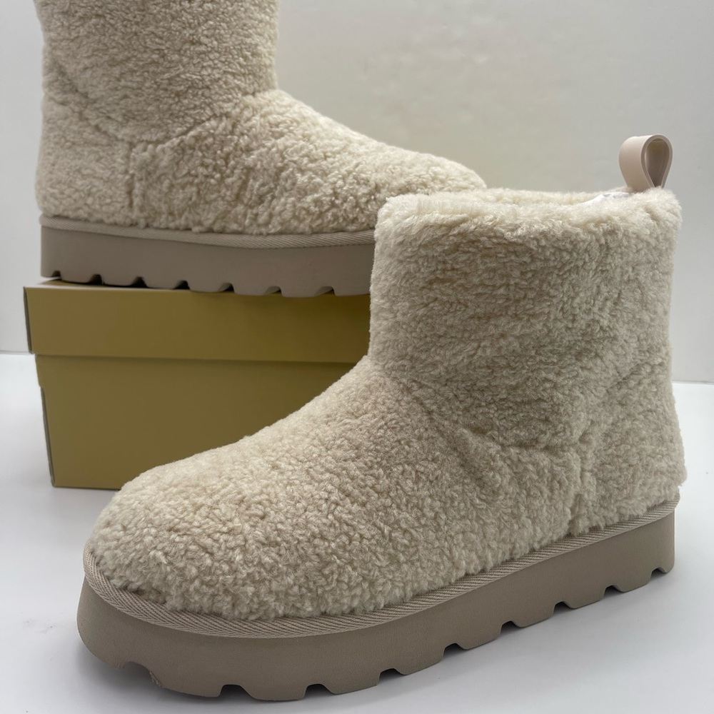 Michael Kors WINNIE BOOTIE W10
FAUX CURLY SHEARLING
49F5WNFE5D Natural 
Sherpa - Picture 5 of 16